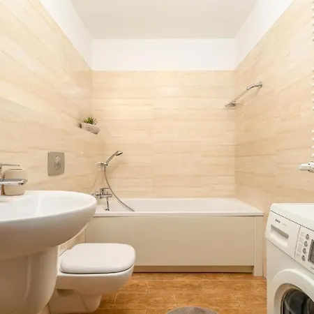 Margi Brandy - Gaja Apartment